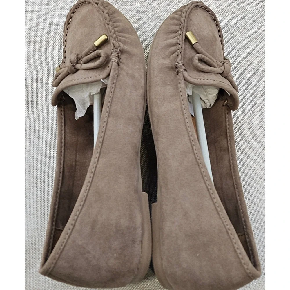 Revel Girls Darcy Moccasin Flats Taupe Faux Suede Loafers Bow Detail Size 4 - Picture 3 of 10